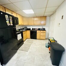 8 Shadowbrook Ln in Milford, MA - Building Photo - Building Photo