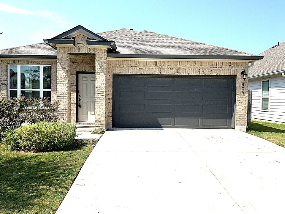 405 Pebble Beach Run in New Braunfels, TX - Building Photo