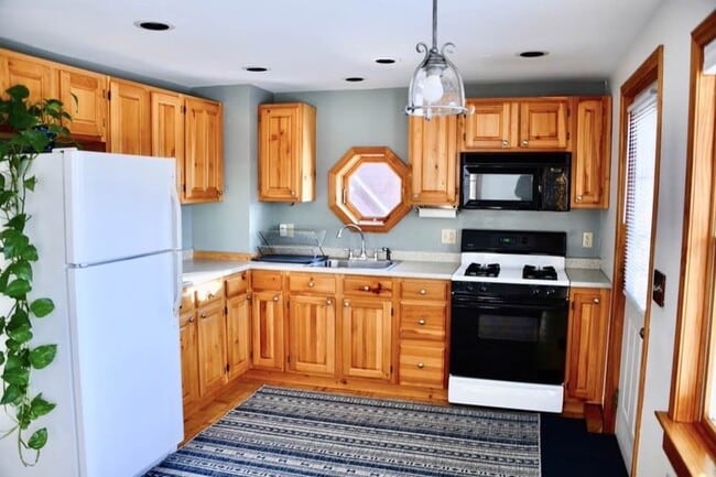 321 Christian Hill Rd, Unit 1 in Lovell, ME - Foto de edificio - Building Photo