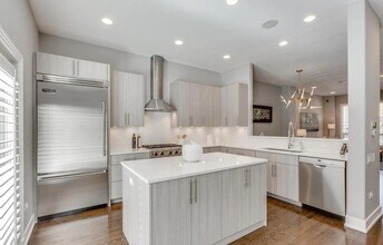 111 S Aberdeen St in Chicago, IL - Building Photo - Building Photo