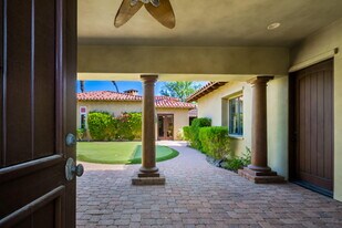 56222 Village Dr in La Quinta, CA - Building Photo