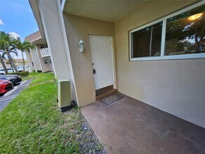 7490 Miami Lakes Dr in Miami Lakes, FL - Building Photo - Building Photo