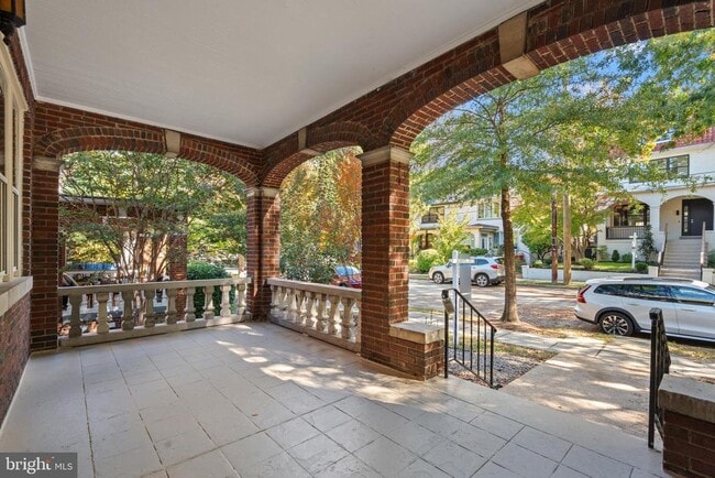 property at 2814 Bellevue Terrace NW