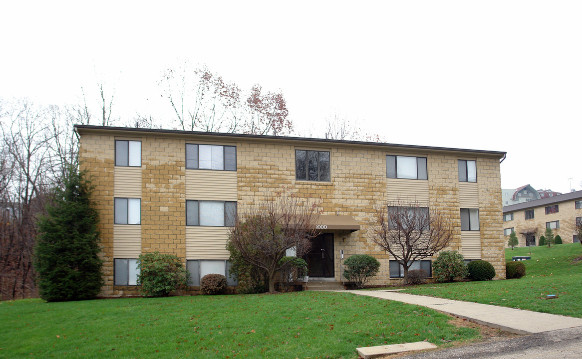 PARK PLAZA APARTMENTS in Pittsburgh, PA - Building Photo