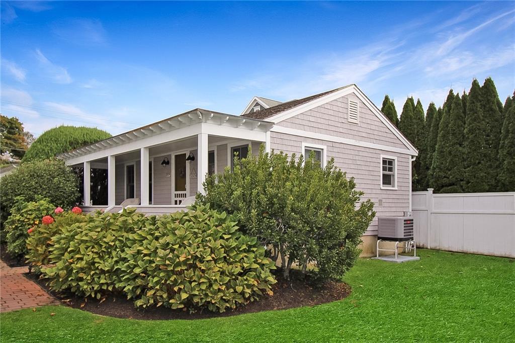 223 Purgatory Rd in Middletown, RI - Building Photo