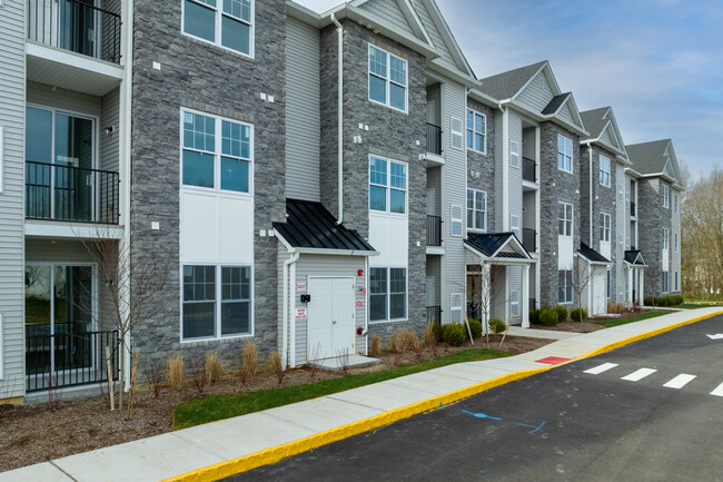 Oak Tree Plaza in Matawan, NJ - Foto de edificio - Building Photo