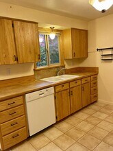 277 E First Ave in Sutherlin, OR - Building Photo - Building Photo