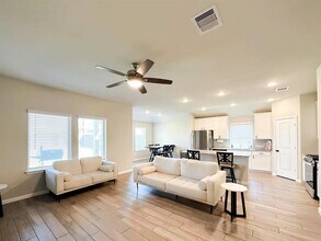 2115 Boreas Ln in Mont Belvieu, TX - Building Photo - Building Photo