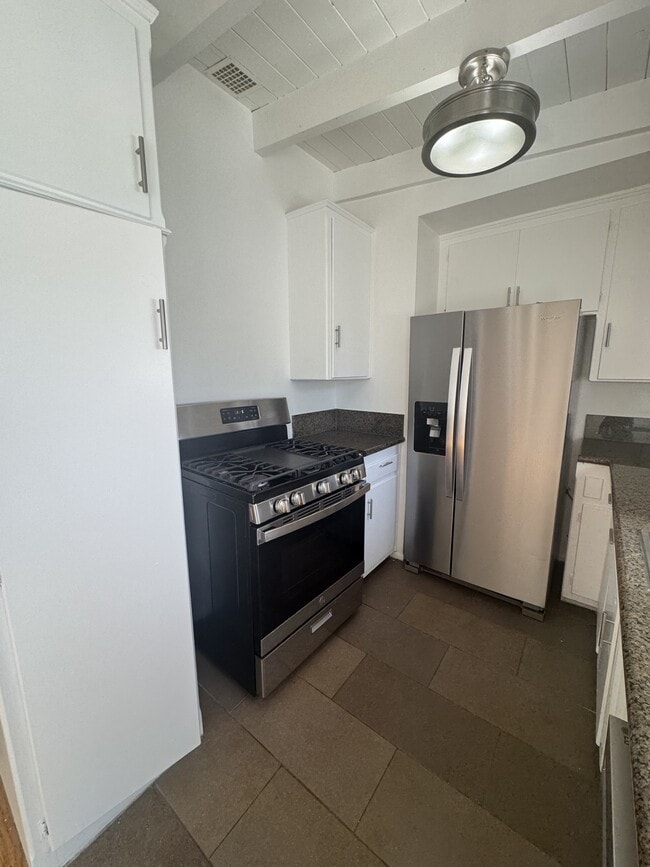 636 Acanto St in Los Angeles, CA - Foto de edificio - Building Photo