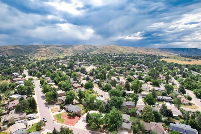 13285 W Center Dr in Lakewood, CO - Building Photo - Building Photo