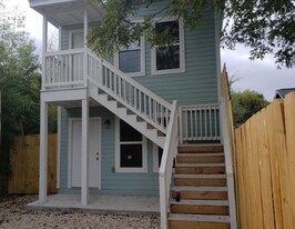 112 Oelkers St in San Antonio, TX - Building Photo