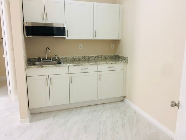4740 SW 143rd Ave in Miami, FL - Building Photo - Building Photo