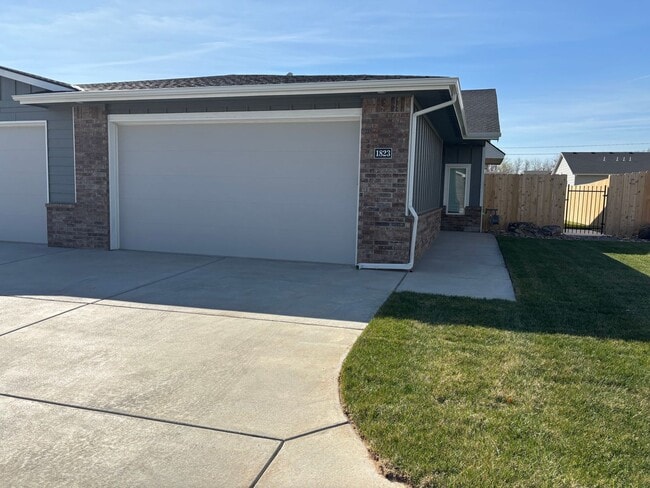 1823-1825 Hickory Creek St