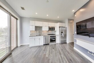 1350 Maryland Ave NE, Unit 205 in Washington, DC - Building Photo - Building Photo