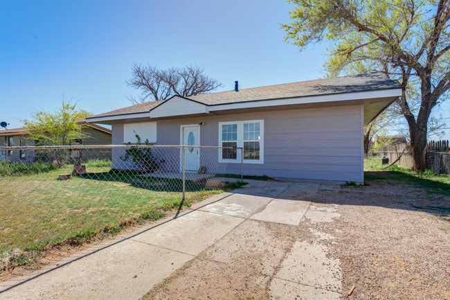 property at 918 E Rice St