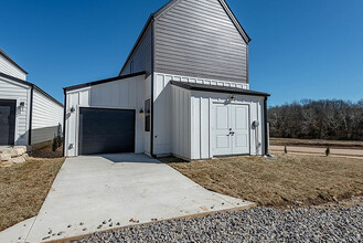 Owen Silos in Springfield, MO - Foto de edificio - Building Photo