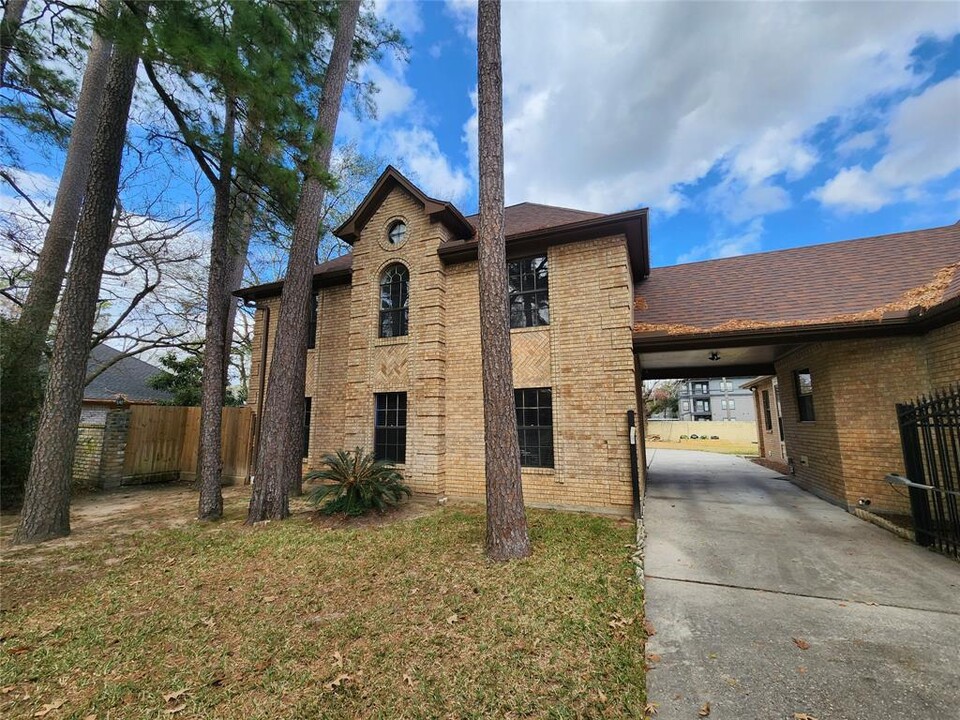 11206 Hylander Dr in Houston, TX - Building Photo