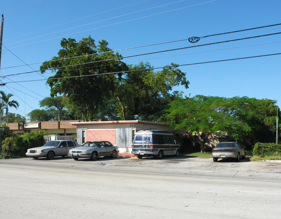 206 S Dixie Hwy in Hallandale Beach, FL - Building Photo