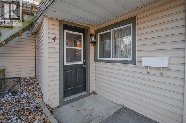 25 Elgin St N in Cambridge, ON - Building Photo - Building Photo