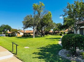 4352 Leatherwood Ln in Garland, TX - Building Photo