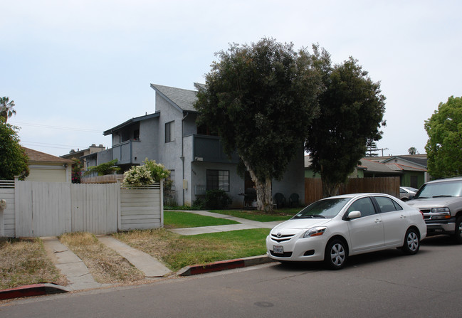 2027 Emerald St in San Diego, CA - Building Photo - Building Photo