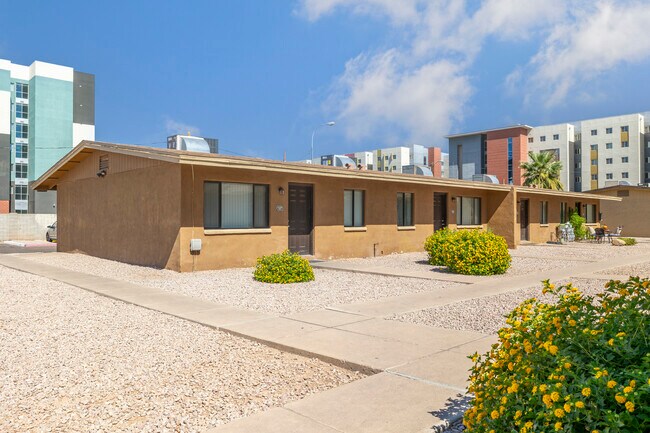 Casa Loma Apartments in Phoenix, AZ - Foto de edificio - Building Photo
