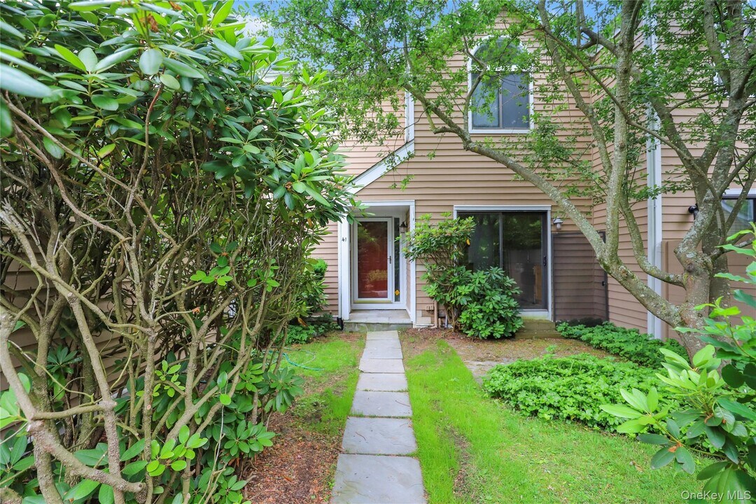 41 Rambling Brook Rd in Chappaqua, NY - Foto de edificio