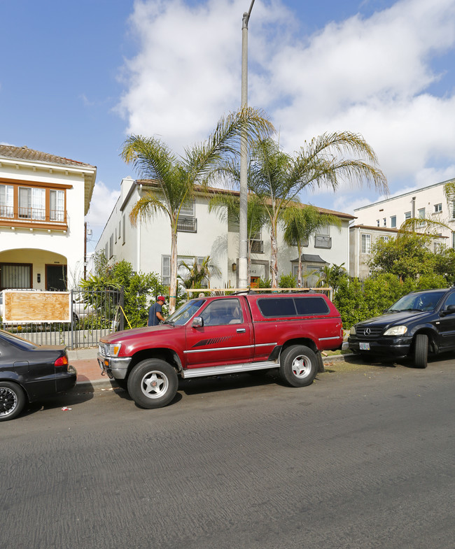 843 S Mariposa Ave in Los Angeles, CA - Building Photo - Building Photo