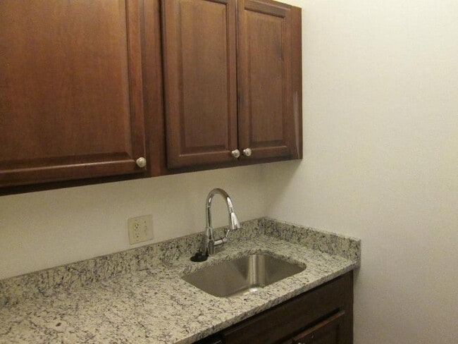 30 Curtis St, Unit 23-9 in Boston, MA - Foto de edificio - Building Photo