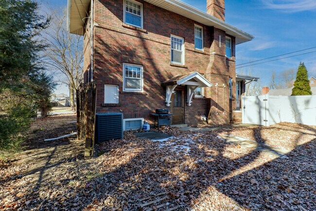 501 E Emerson St in Bloomington, IL - Building Photo - Building Photo