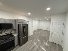 37 Wyoming St in Wilkes-Barre, PA - Building Photo - Building Photo