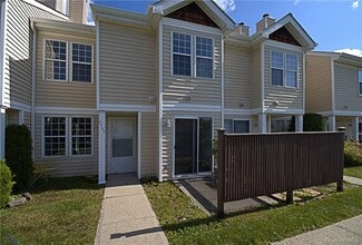 2507 Whispering Hls in Chestertown, NY - Foto de edificio - Building Photo