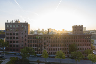 Fortress in Milwaukee, WI - Foto de edificio - Building Photo