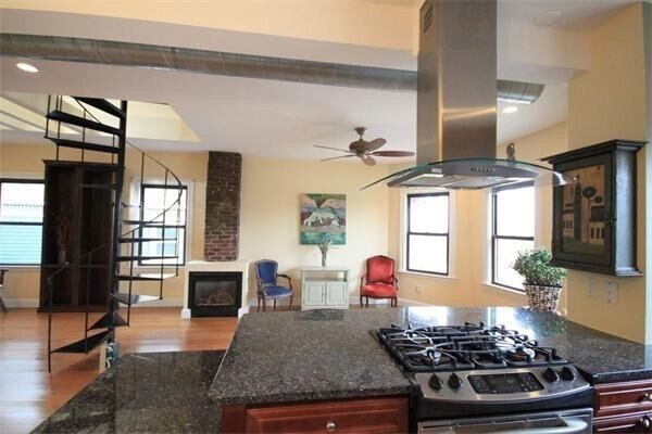 176 Hillside St in Boston, MA - Foto de edificio - Building Photo