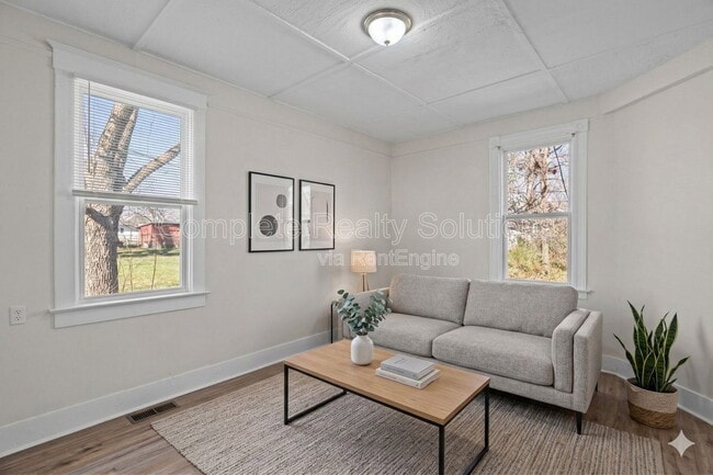 6811 Etzel Ave in University City, MO - Building Photo - Building Photo