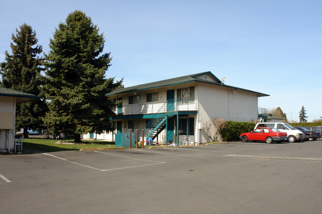 Parkrose Terrace in Portland, OR - Building Photo