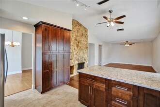 8511 NW 54th St in Lauderhill, FL - Foto de edificio - Building Photo