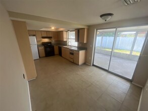 6646 Albemarle Pkwy in New Port Richey, FL - Building Photo - Building Photo