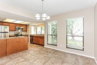 8231 Weybridge Dr in Jacksonville, FL - Building Photo - Building Photo