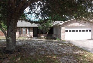 230 Collinfurst Square in Callaway, FL - Building Photo