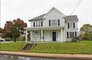 2 twin brook rd, Unit Apt 3 in Lititz, PA - Building Photo