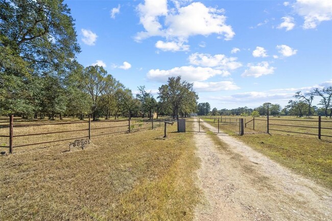 32201 Reids Prairie Rd in Waller, TX - Foto de edificio - Building Photo