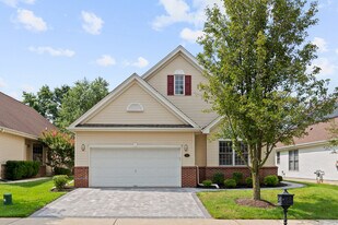 33 Tallman Ln in Franklin Township, NJ - Building Photo