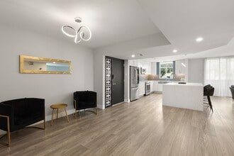 6502 N Central Ave, Unit Unit A103 in Phoenix, AZ - Building Photo - Building Photo