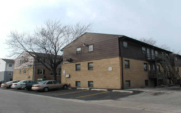 9410-9412 Kelvin Ln in Schiller Park, IL - Building Photo