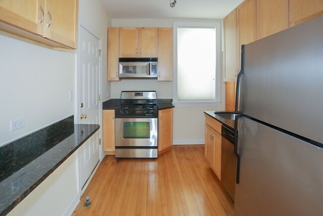 1946 W Leland Ave, Unit 2