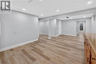 214 Main St E in Grimsby, ON - Building Photo - Building Photo