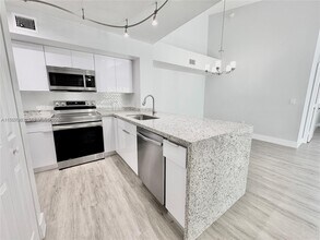 677 SW 111th Ave in Pembroke Pines, FL - Building Photo - Building Photo