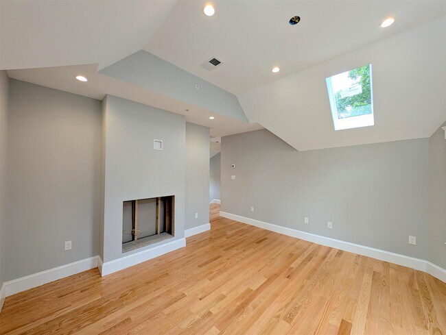86 Orchard St, Unit 3 in Medford, MA - Building Photo - Building Photo
