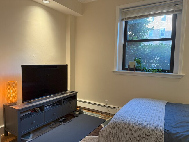 30 Peterborough St, Unit D in Boston, MA - Building Photo - Building Photo